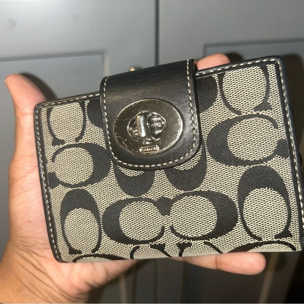 Coach Vntg Y2K Domed Satchel and  Matching Wallet in EUC Dust Bag Included - Picture 6 of 8